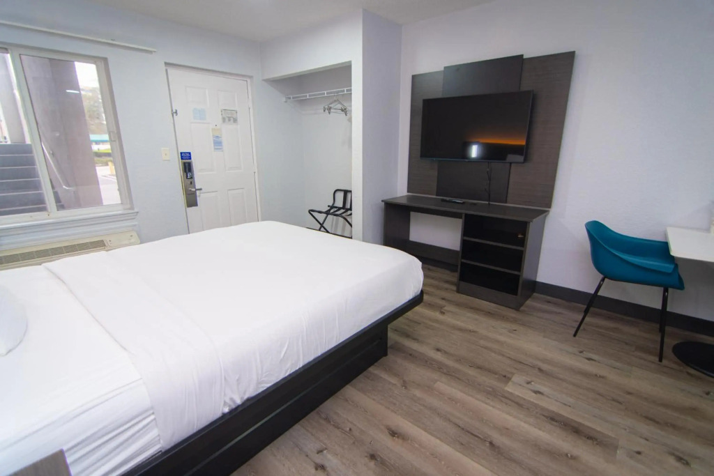 Studio 6 Extended Stay - West Palm Beach, FL