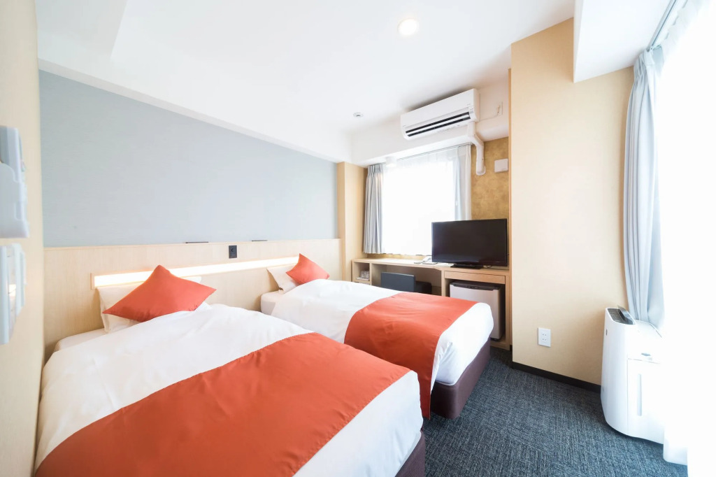 Shinsaibashi-Higashi Crystal Hotel
