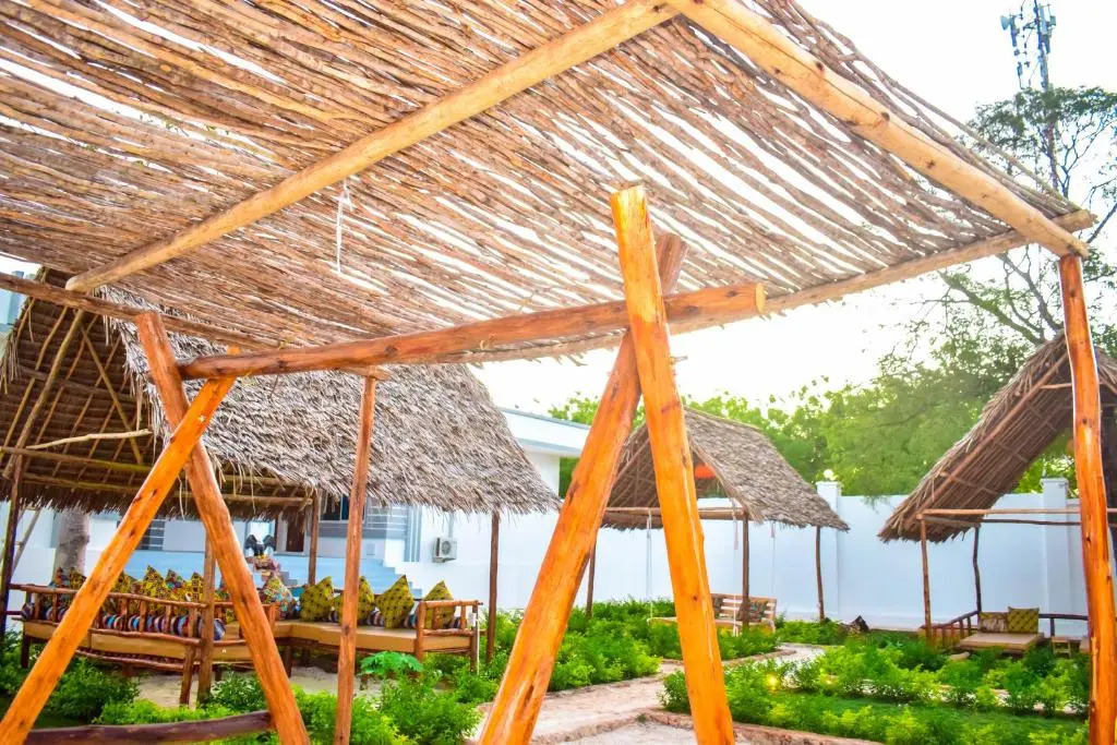 Uhuru Hotel & Restaurant
