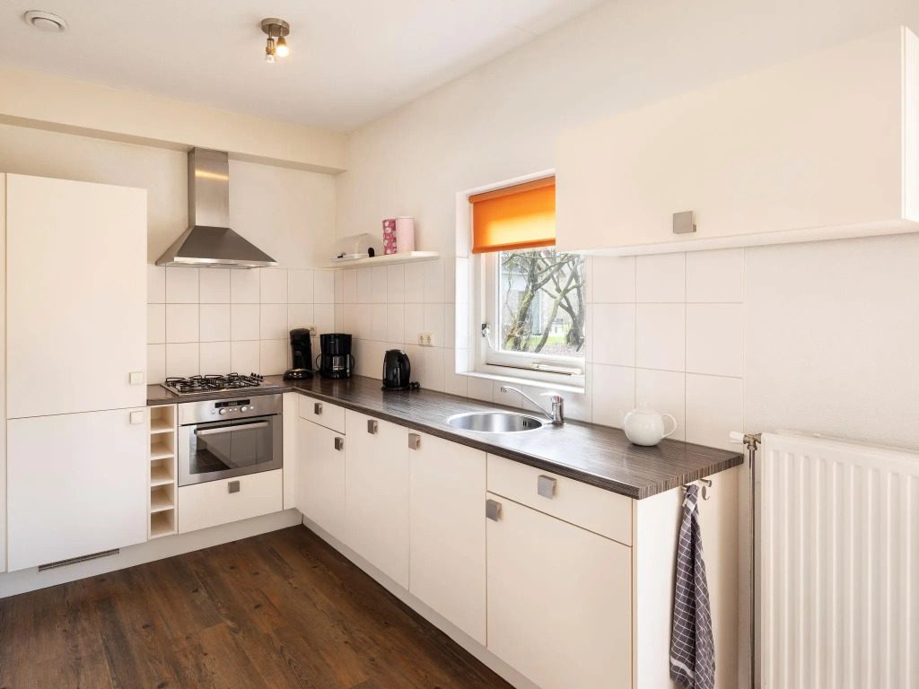 Thatched villa with two bathrooms, at 8 km. from Hoogeveen