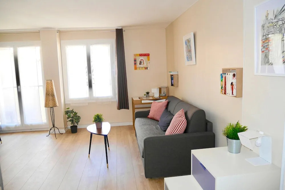 Studio in Marseille, With Furnished Balcony and Wifi - 2 km From the B