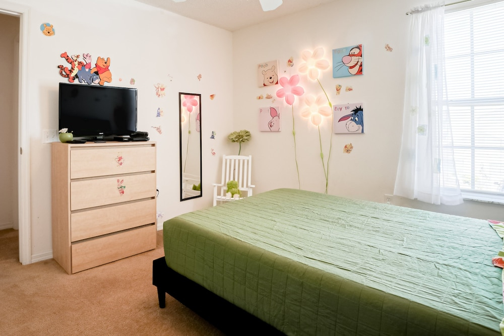 Enchanting Dog-friendly Home With Pool, Lanai, Central AC, & Washer/dryer