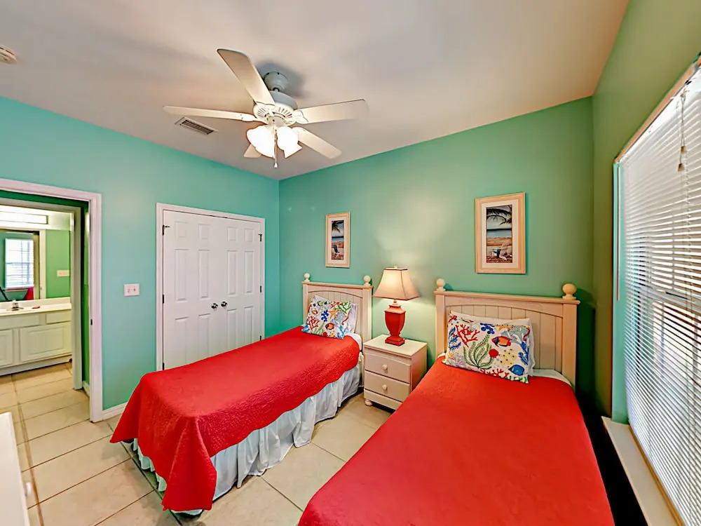Coastal Oasis Near Beach W/ Pool, Grill & Pond 3 Bedroom Condo