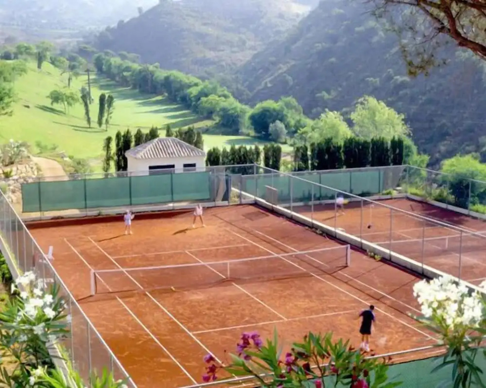 Elviria Hills Living