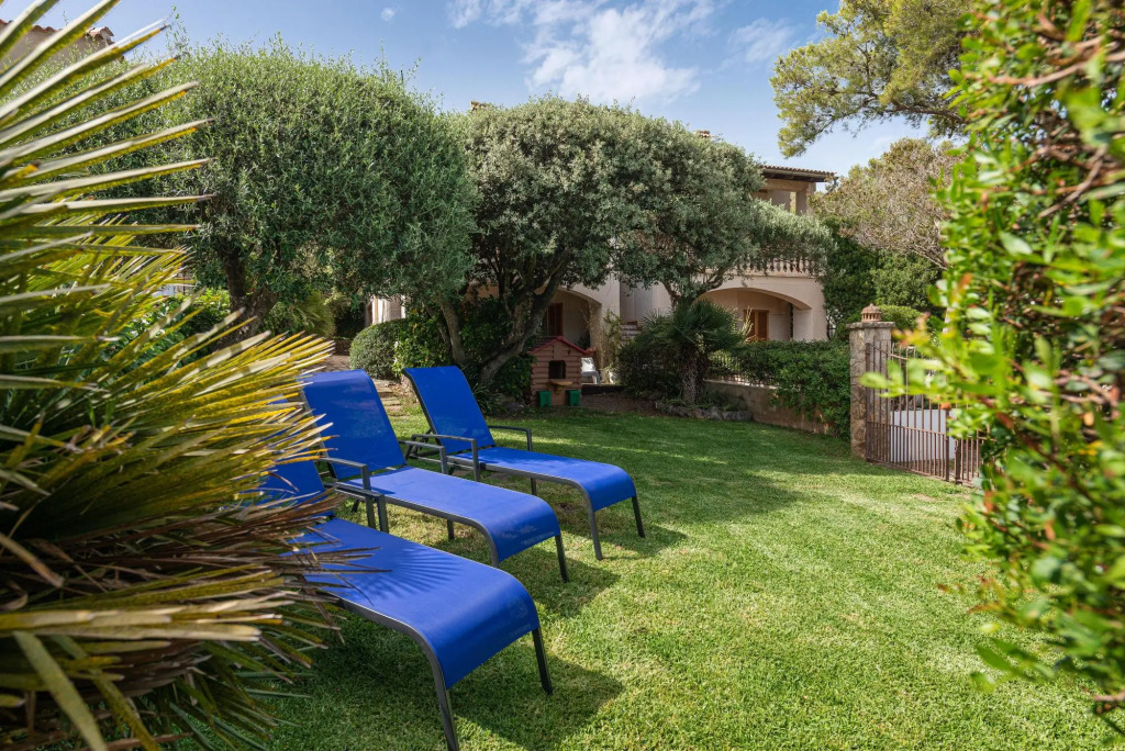 LA CASA DEL FAR - Wonderful semi-detached house facing the sea in Alcanada. Free WiFi.