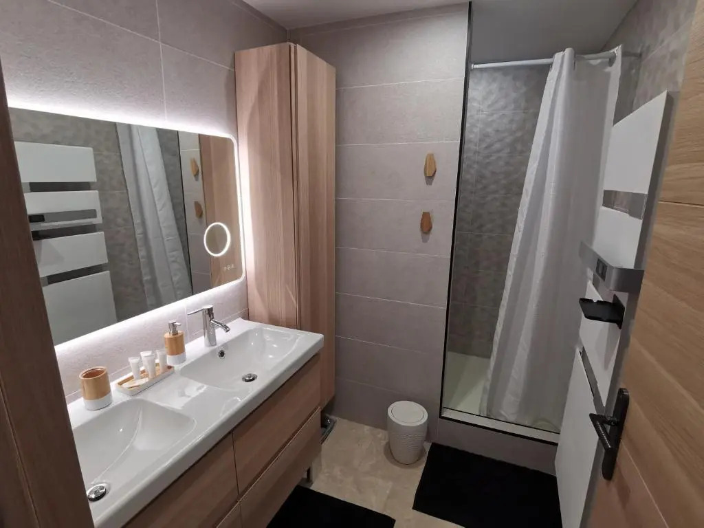 Grand T3 85 M2 Situe a 15 Min a Pied Des Plages