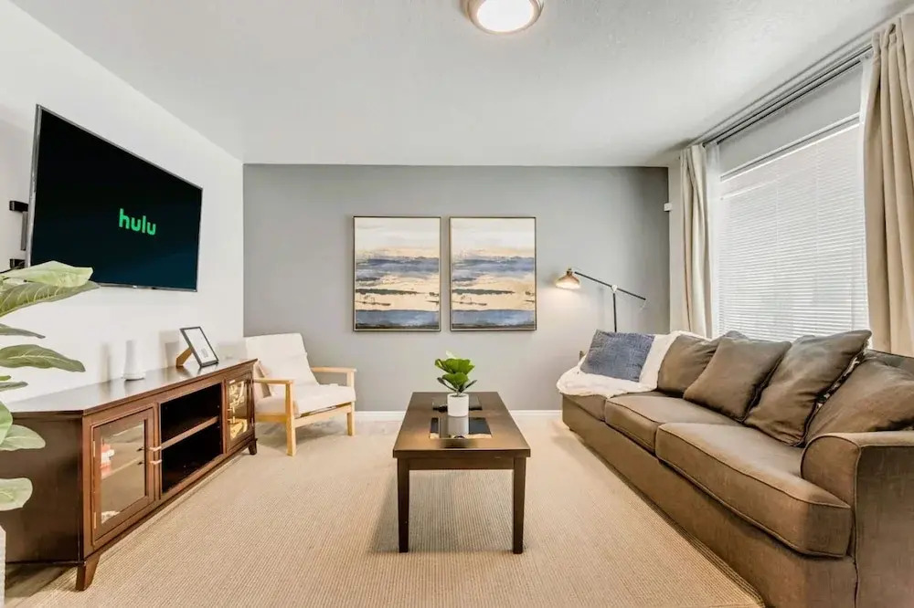 Charming 2BR w King Queen Close to SLC