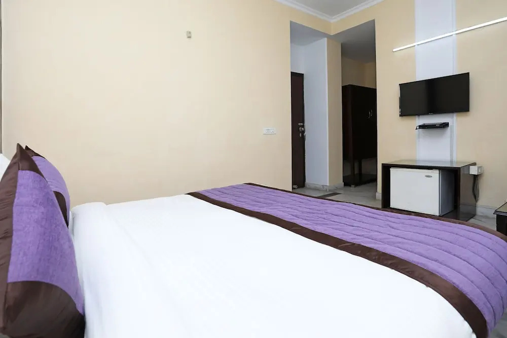 OYO 10057 Hotel Laksh Residency