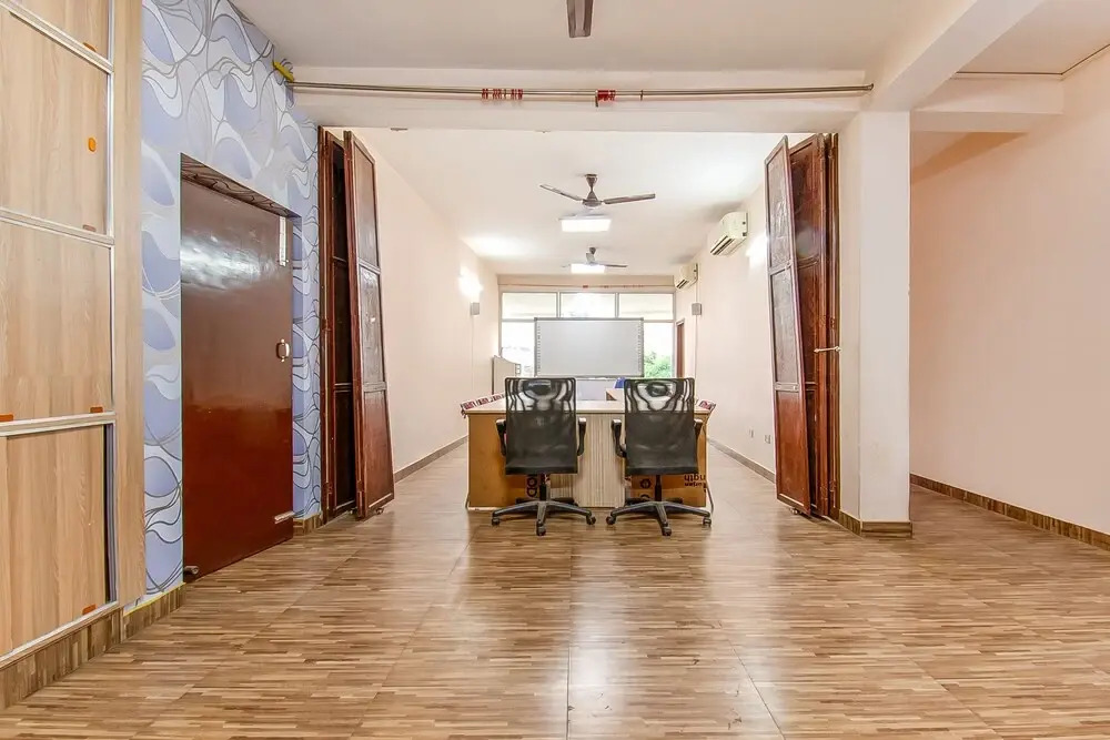 Oyo 60880 Grand Imperia Inn