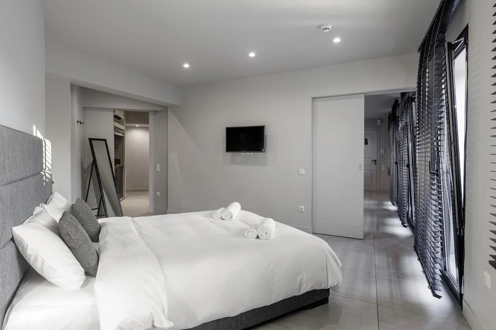 Fantastic Central Athens Suite With Rooftop Deck