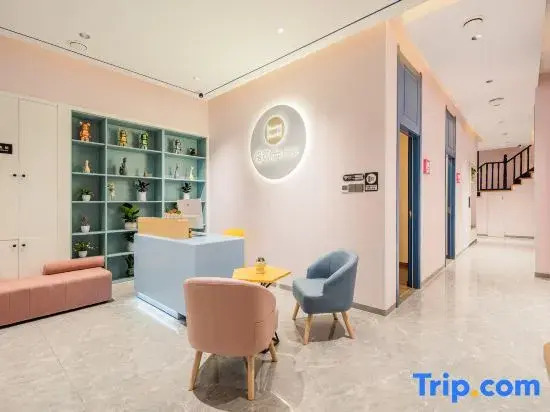Manyouyou Hostel (Nanjing South Railway Station Shuanglong Avenue Subway Station)