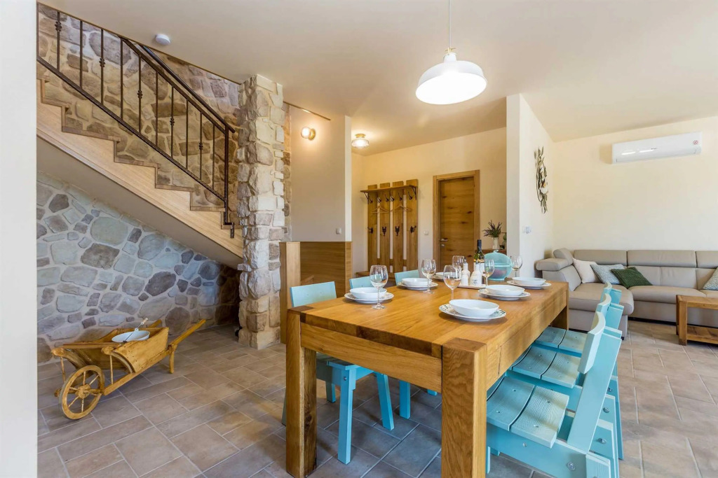 Rustic Villa Bellamare