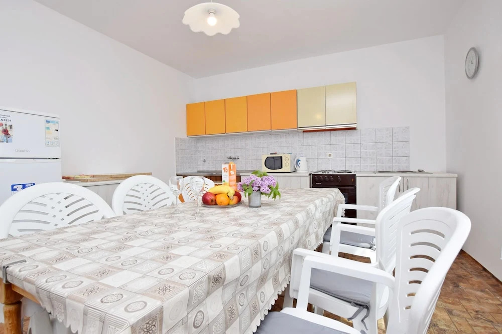 Apartment and Rooms Mila