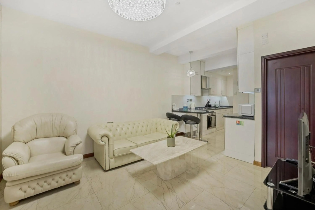 Luxury Entire Apartment, Central City Centre 1, Newly Refurbished