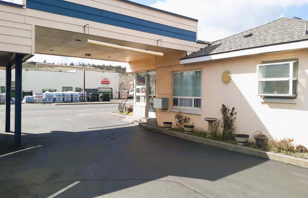 Budget Inn Madras OR, Indian Head Casino by OYO