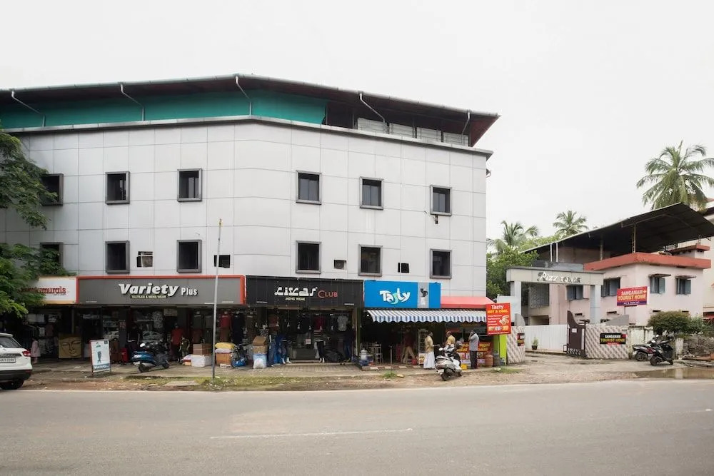 Spot On 49545 Sangamam Tourist Home