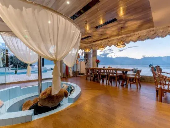 Dali Mountain and Lake View Hotel
