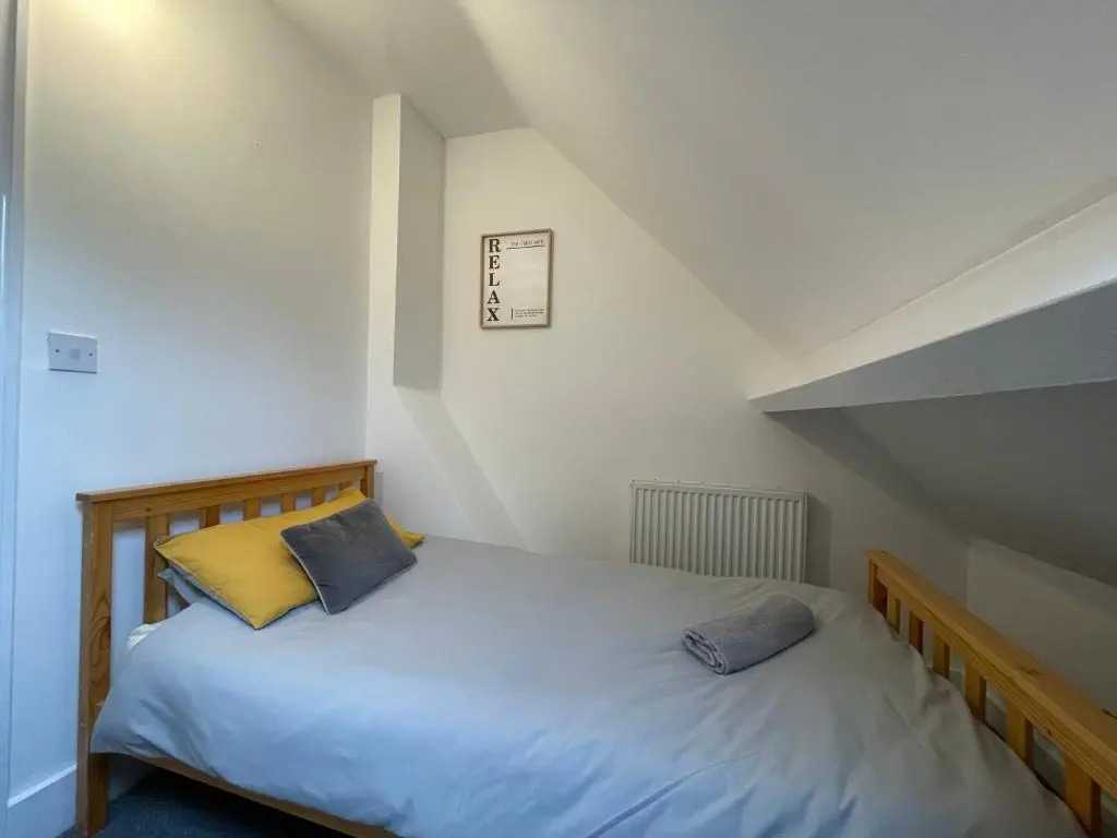Large 5 Bed House in Scarborough near the beach, Large Garden & HOT TUB