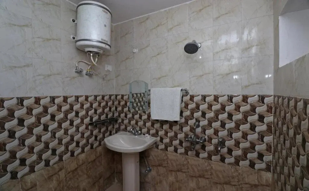 Travellers Homes By OYO Rooms