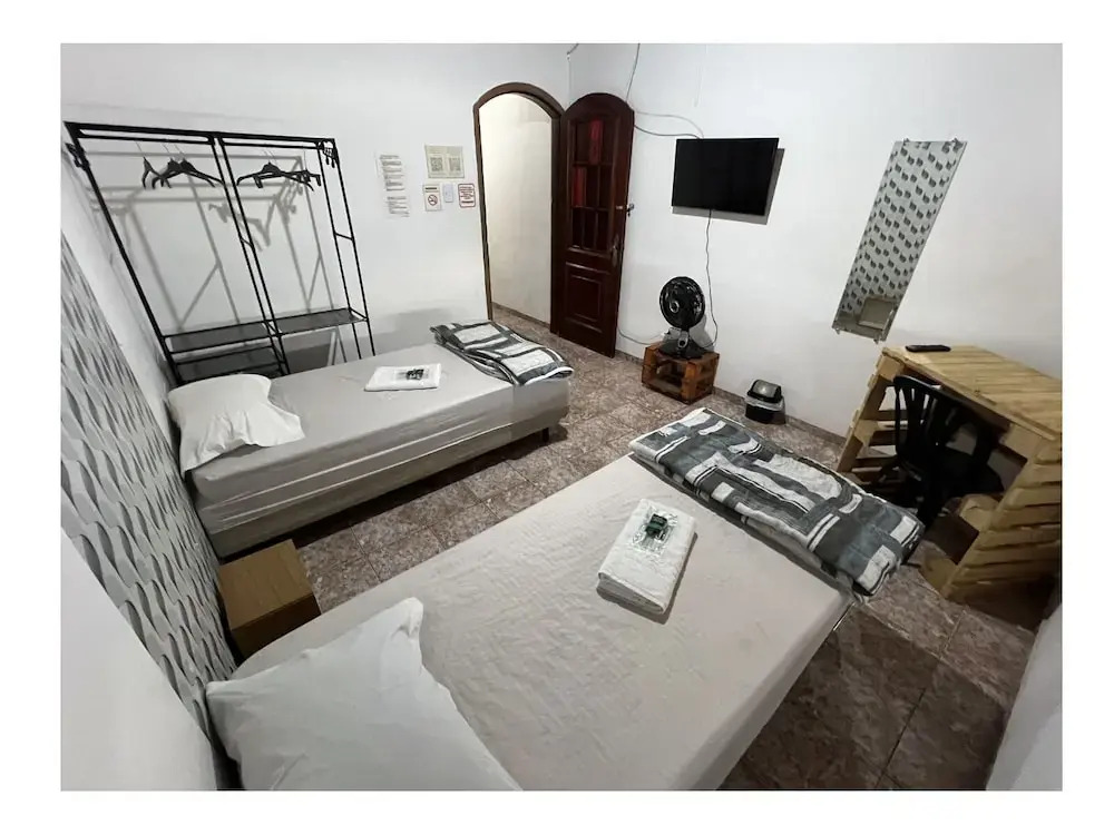 Haja Luz Casa Pousada 2 no Centro de Itaquaquecetuba