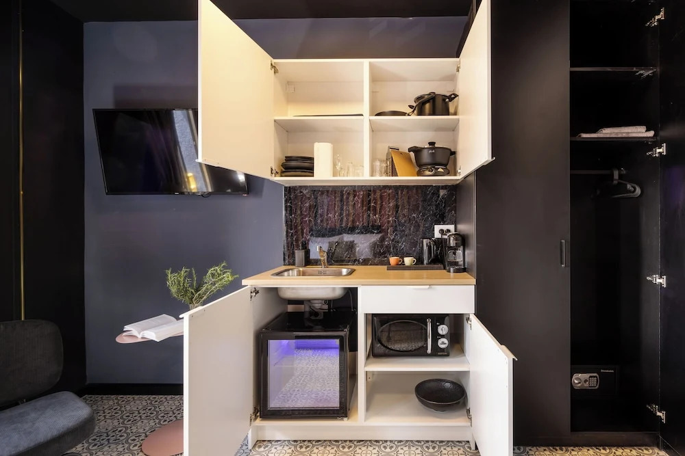 Laura Residence - Modern Studios