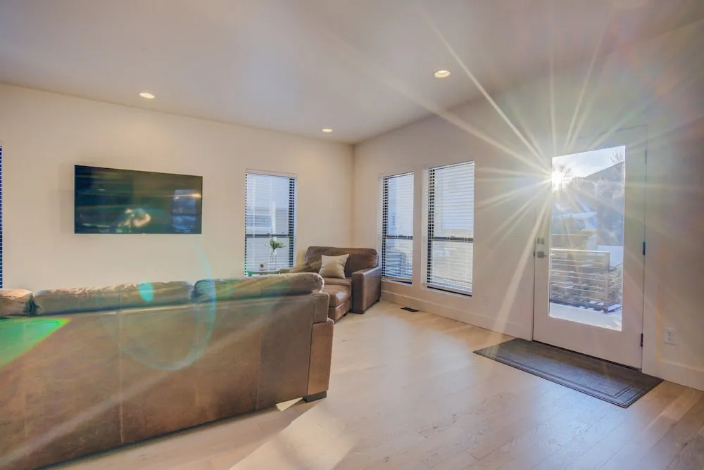 6bd3.5ba?downtown Modern Luxury W/hot Tub?