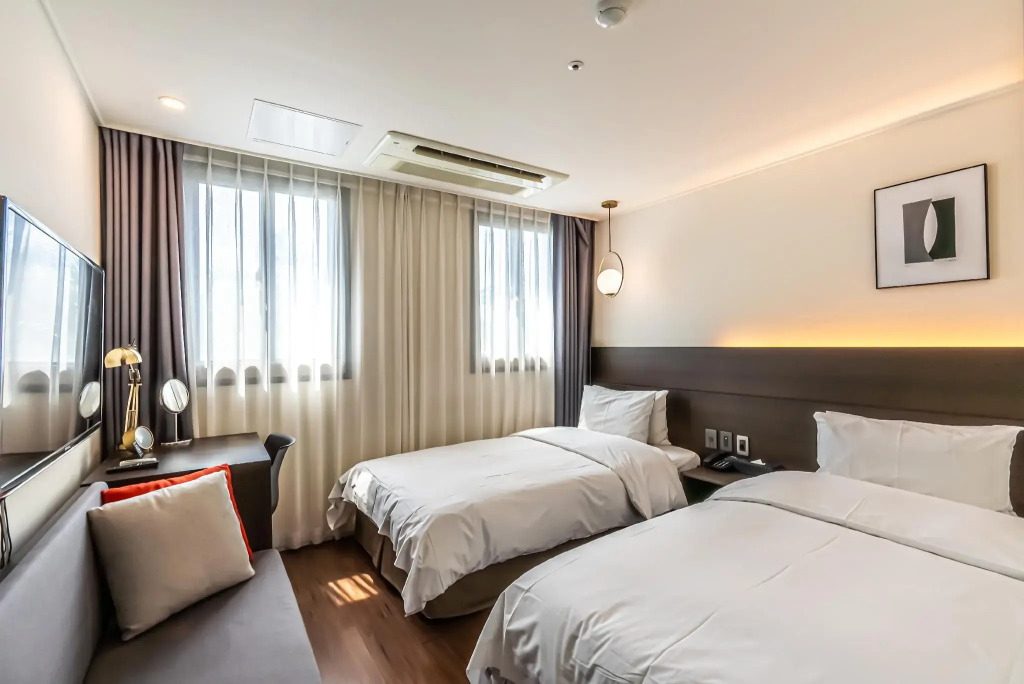 Hotel The Grang Jungmun