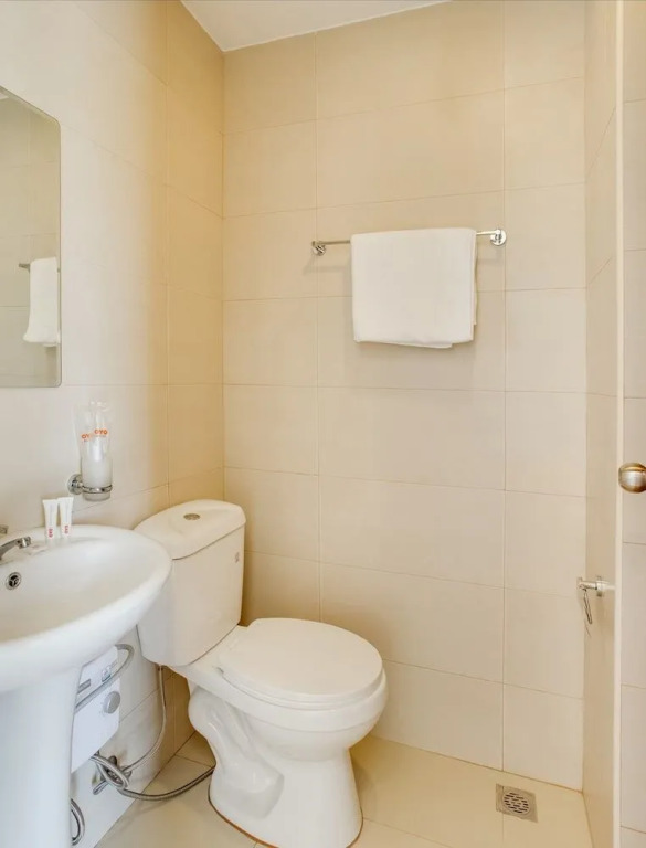 Oyo 403 Maplewave Hotel