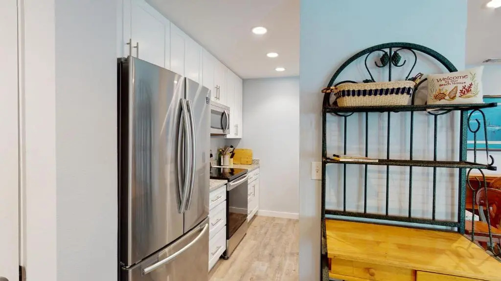 AH-E217 Remodeled Second Floor Condo, Across From The Shared Pool & Hot Tub