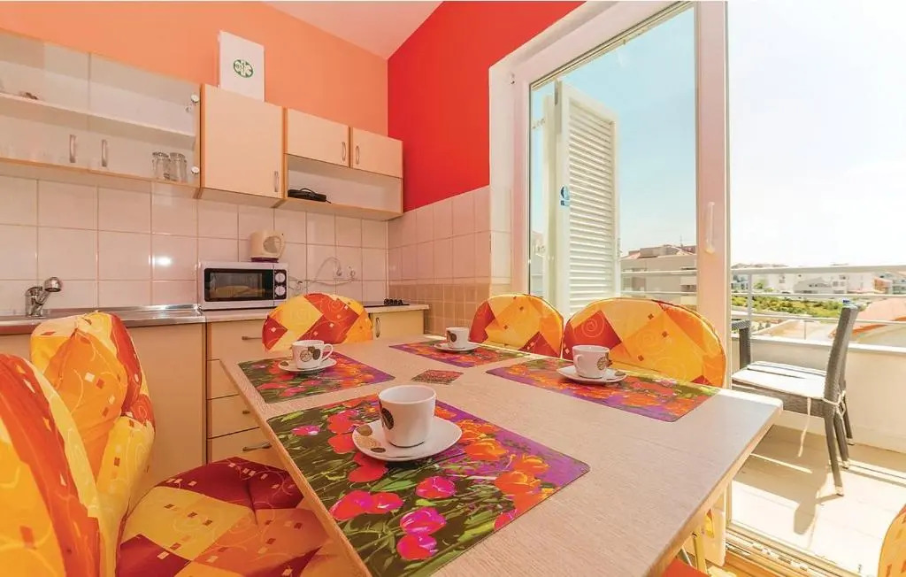 Apartments Stjepan with Balcony, Novalja
