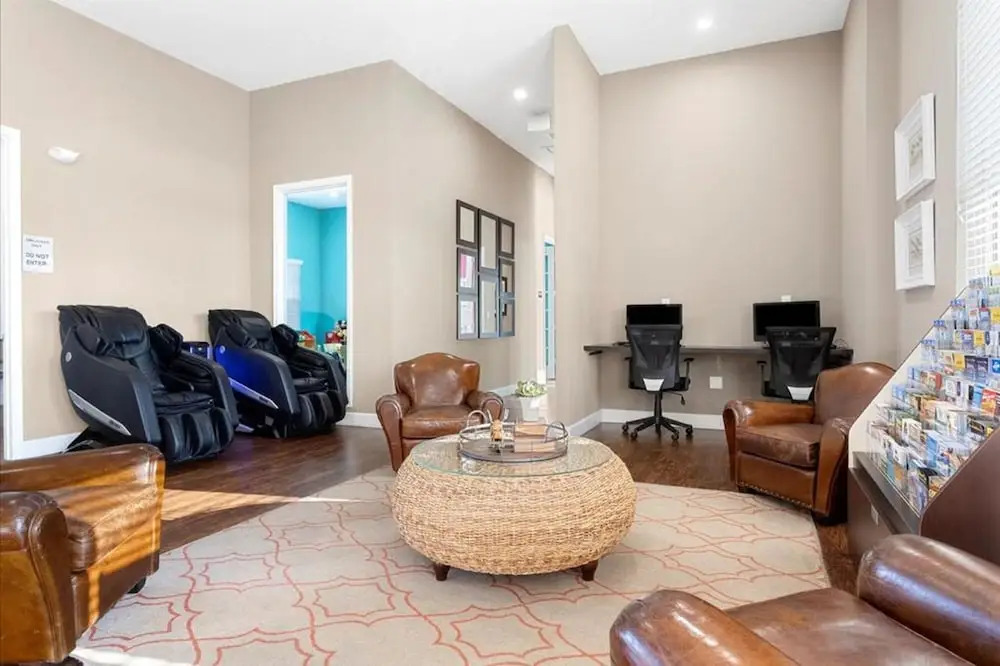 Modern Decor at West Lucaya 4 BR Wl8989