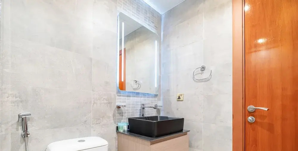 LUX  The Marina View Suite 1