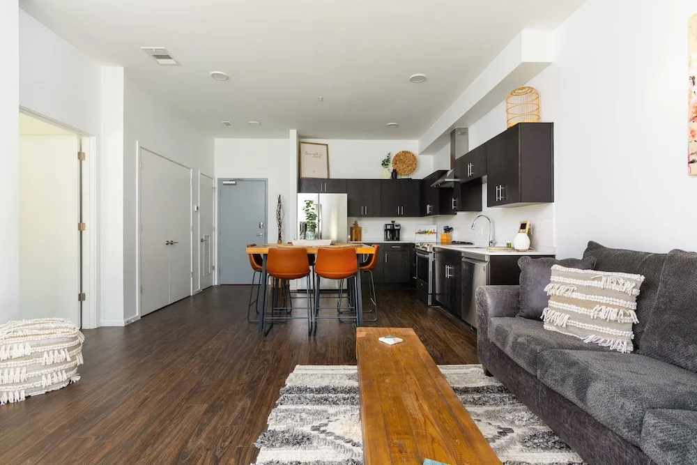 Illume Resort-style Community Gourmet Kitchen 1 Bedroom Condo