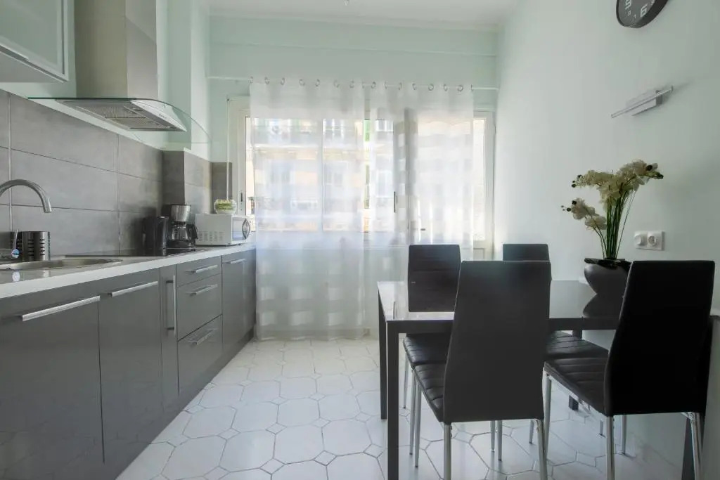 Notre Dame - Huge Sunny Modern 2br Flat - Terrace