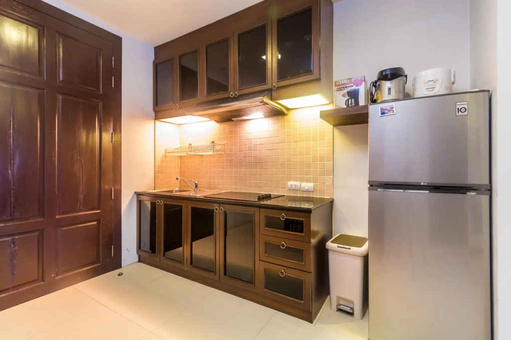 HLC501 - Patong apartment  for 4, market and beach