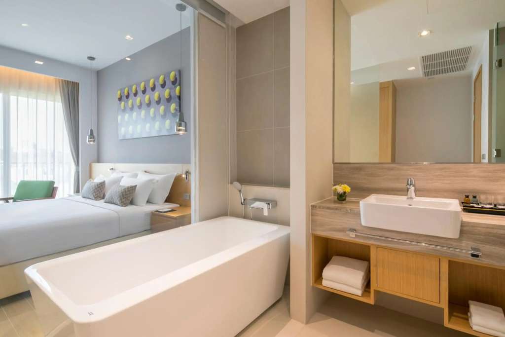 Eastin Thana City Golf Resort Bangkok Free Scheduled Shuttle from Hotel to Suvarnabhumi Airport