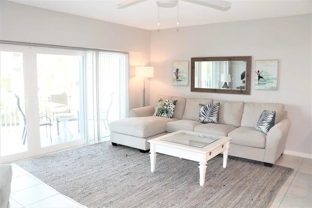 Jamaica Royale T23 - 2 Br Condo