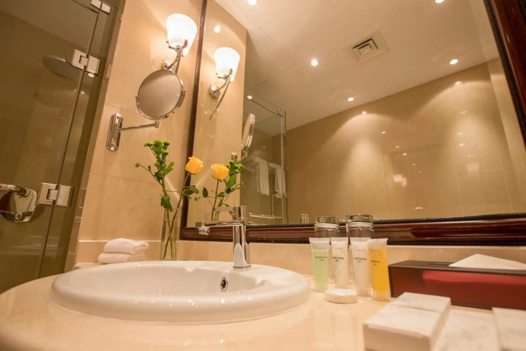 Strato Hotel By Warwick