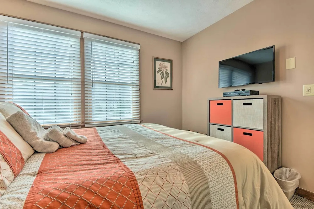 Tannersville Cozy Home w/ Deck, 1 Mi to Camelback!
