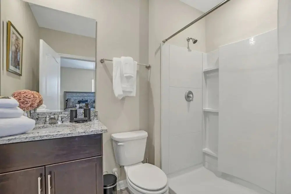 6 Bed 4 Bath Solterra Beautiful Home! 6 Bedroom Villa by RedAwning
