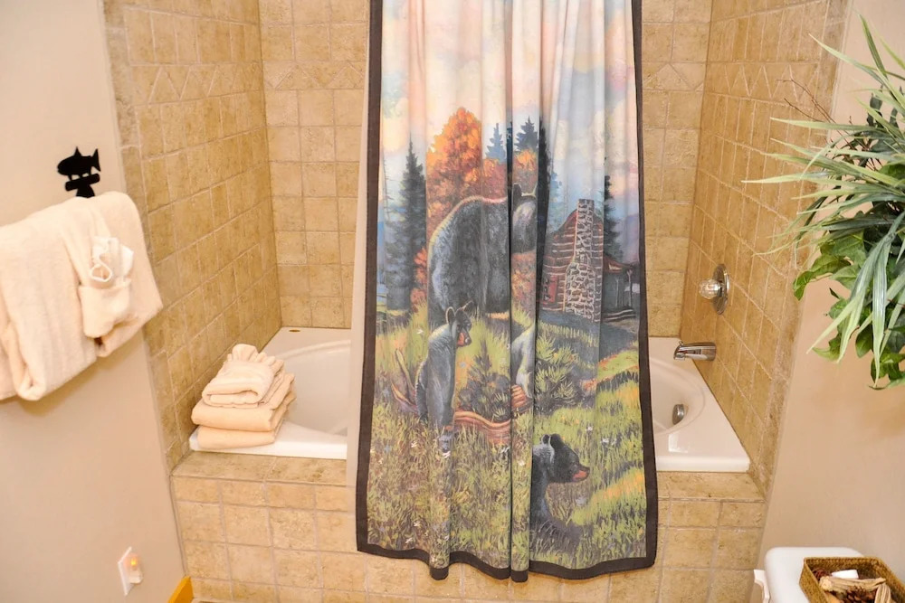 SUNSET POINTE - 5 Br Cabin