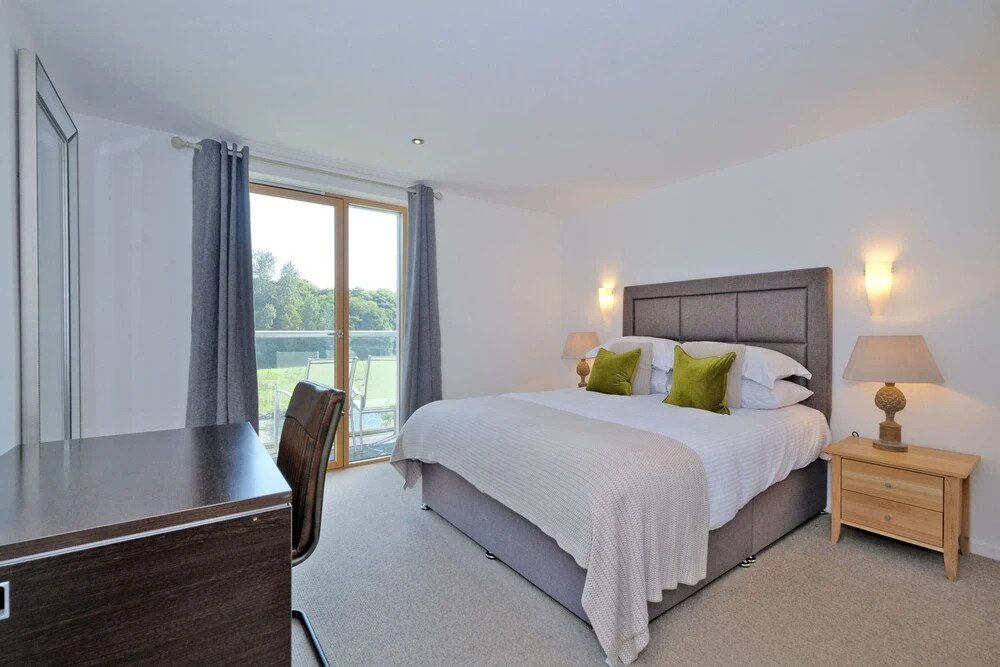 Modern two Bedroom Aberdeen Apartment With River Views