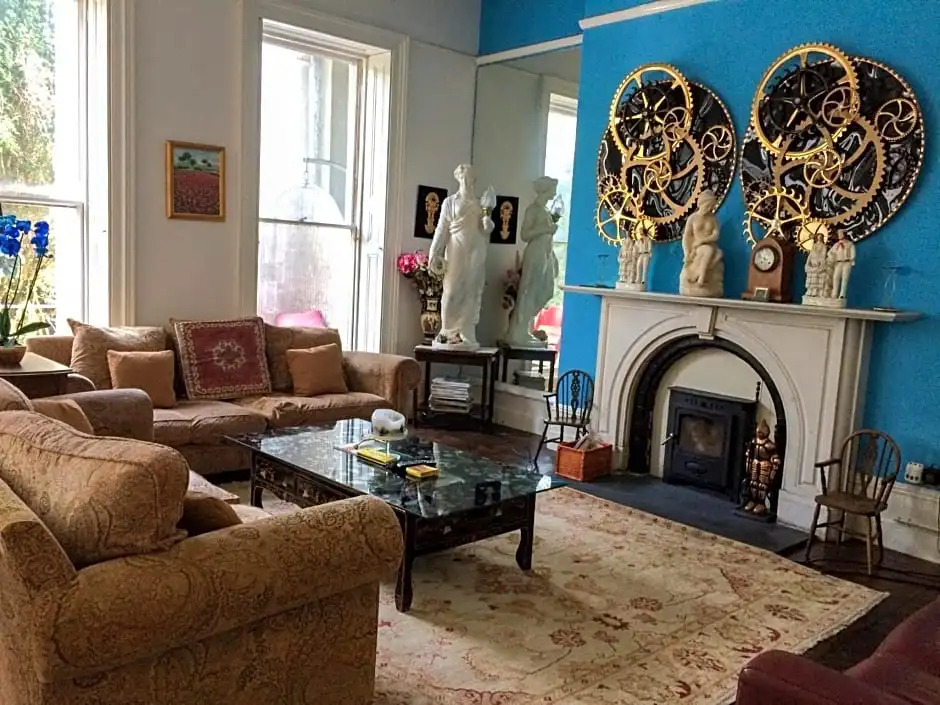 Huge Edwardian room with 2 balconies