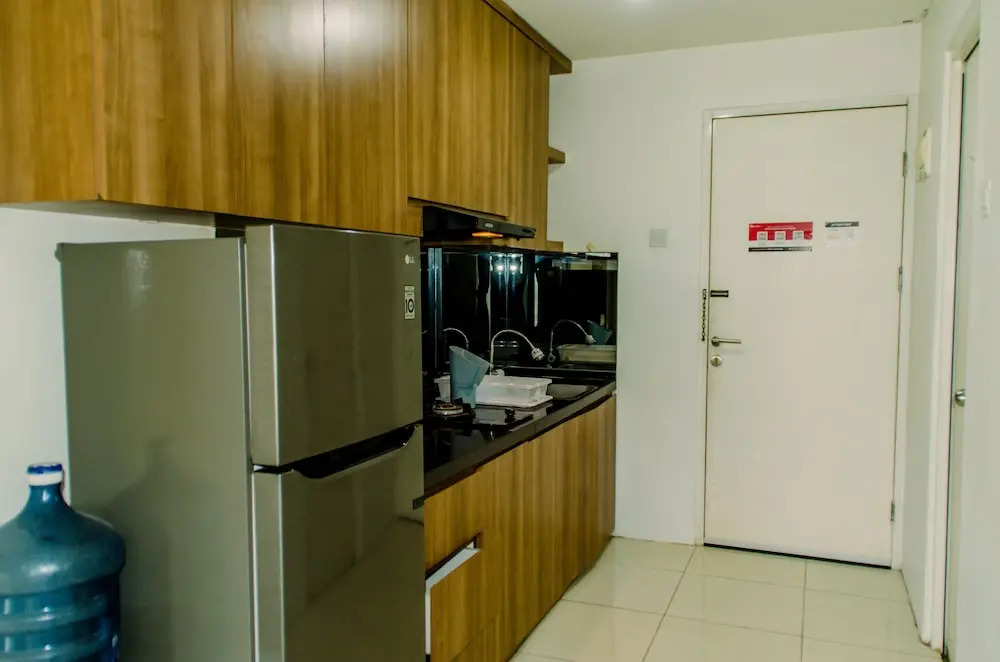 Comfort And Minimalist 2Br At Skylounge Tamansari Apartment