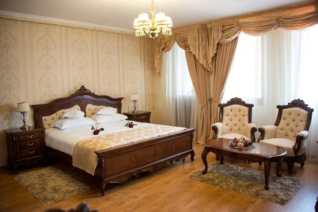 Astoria Grand Hotel