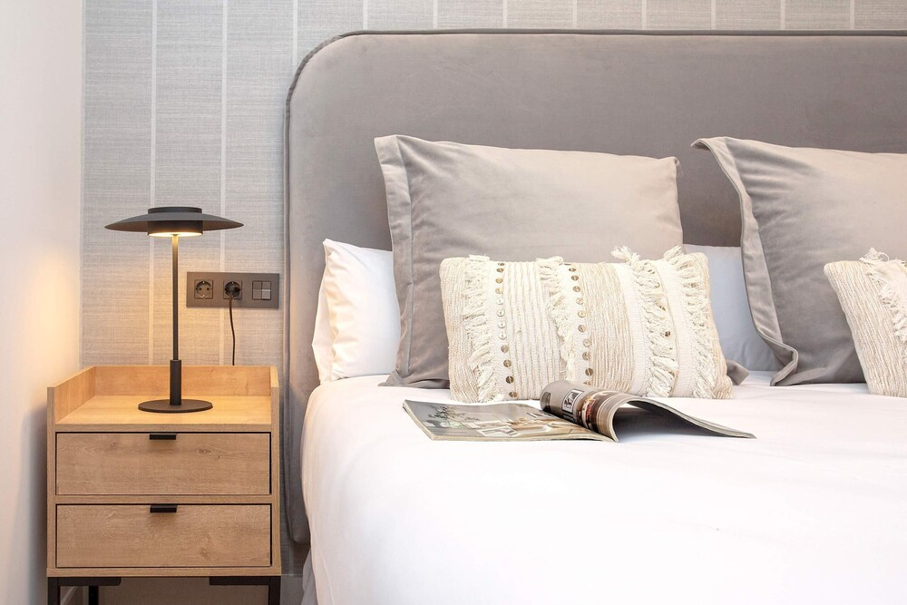 Exclusive Apartment in Granada Center. Alhondiga II