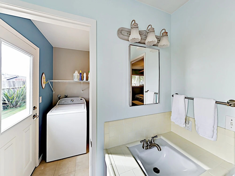 Charming Morro Bay Bungalow - 2 Br Home