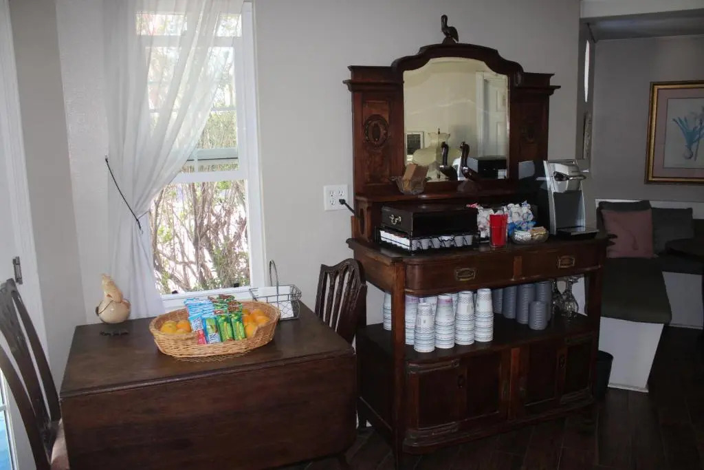 Pelican Cove Inn