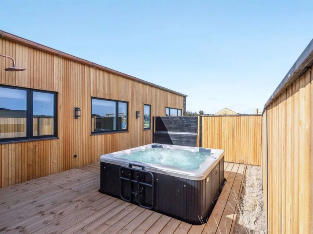 "Tino" - 950m from the sea in NW Jutland