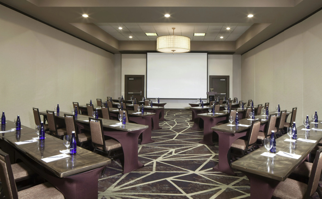 Embassy Suites by Hilton Philadelphia Airport